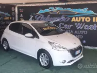 Usata Peugeot 208 Allure 68 CV (50 kW) 2013 Bianco Utilitaria