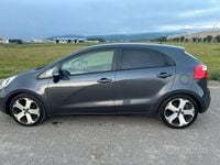 Usata Kia Rio 90 CV (66 kW) 2013 Grigio Berlina
