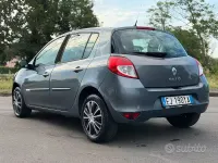 Usata Renault Clio II 75 CV (55 kW) 2011 Bluazzurro Berlina