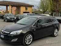 Usata Opel Astra 110 CV (80 kW) 2012 Nero Station wagon