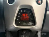 Second-hand Toyota Aygo 69 CP (50 kW) 2017 Roșu Hatchback