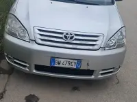 Usata Toyota Avensis Verso 116 CV (85 kW) 2001 Grigio Monovolume