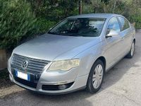 Usata VW Passat 140 CV (102 kW) 2005 Grigio Berlina