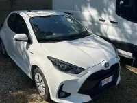 Usata Toyota Yaris Hybrid Trend 92 CV (67 kW) 2021 Bianco Berlina
