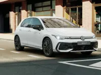Nuova VW Golf VIII R-line Plus 150 CV (110 kW) 2026 Pure white Berlina