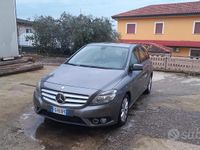 Usata Mercedes B180 122 CV (89 kW) 2012 Grigio Monovolume