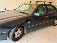 Usata Mercedes E250 Avantgarde 113 CV (83 kW) 1997 Bluazzurro Berlina