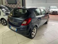 Usado Opel Corsa Cosmo 80 HP (58 kW) 2009 Cinzento Sedan