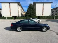 Usata Mercedes E270 Avantgarde 177 CV (130 kW) 2002 Blu/azzurro Berlina