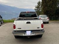 Usata Ford V8 230 CV (169 kW) 2002 Bianco SUV