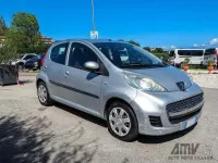 Gebraucht Peugeot 107 68 PS (50 kW) 2011 Silber Kleinwagen