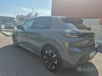 Usata Peugeot 208 Allure 101 CV (74 kW) 2025 Grigio Utilitaria