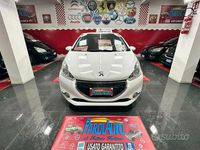 Usata Peugeot 208 Allure 82 CV (60 kW) 2013 Bianco Utilitaria