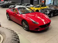 Usata Ferrari California 560 CV (411 kW) 2016 Rosso metallizzato Cabrio