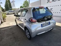Usata Toyota Aygo Connect Style 68 CV (50 kW) 2012 Argento Utilitaria