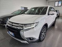Usata Mitsubishi Outlander Instyle 150 CV (110 kW) 2016 Bianco perla SUV