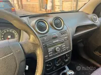 Usata Ford Fiesta 90 CV (66 kW) 2006 Bluazzurro Utilitaria