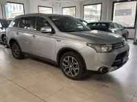 Usata Mitsubishi Outlander P-HEV Instyle 203 CV (149 kW) 2015 Argento SUV