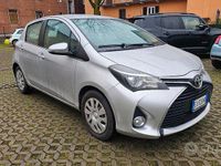 Usata Toyota Yaris Lounge 69 CV (50 kW) 2014 Grigio Utilitaria