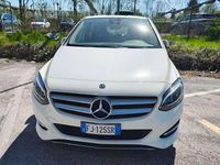 Usata Mercedes B180 109 CV (80 kW) 2017 Bianco Utilitaria