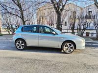 usata Alfa Romeo 147 1.9 JTD (115 CV) cat 5p. Distinctive