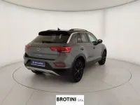 Usata VW T-Roc Sport 110 CV (80 kW) 2023 Grigio metallizzato SUV