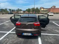 Usata Kia Rio 75 CV (55 kW) 2013 Marrone Berlina