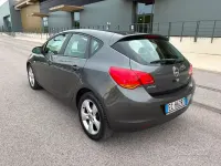 Usata Opel Astra Cosmo 110 CV (80 kW) 2010 Nero Berlina