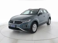 Usata VW T-Roc Life 110 CV (80 kW) 2023 Petroleum blue metallizzato nero SUV