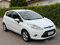 Usata Ford Fiesta 96 CV (70 kW) 2010 Bianco Berlina