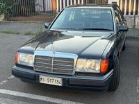 Usata Mercedes E200 109 CV (80 kW) 1993 Nero Berlina