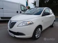 Usata Lancia Ypsilon Platinum 69 CV (50 kW) 2011 Bianco Utilitaria