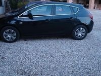 Usata Opel Astra Cosmo 110 CV (80 kW) 2012 Nero Berlina