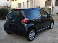 Usata Toyota Aygo 68 CV (50 kW) 2012 Nero Utilitaria