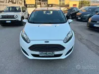 Usata Ford Fiesta 75 CV (55 kW) 2013 Bianco Berlina