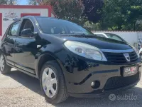 Usata Dacia Sandero Lauréate 75 CV (55 kW) 2010 Nero Berlina