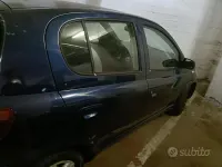 Usata Toyota Yaris 75 CV (55 kW) 2004 Bluazzurro Berlina
