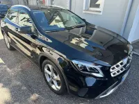 Usata Mercedes GLA200 156 CV (114 kW) 2019 Kosmosschwarz  metalliclack SUV