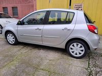 Usata Renault Clio II Dynamique 75 CV (55 kW) 2010 Grigio Berlina