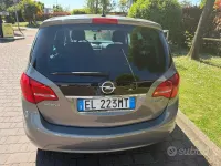 Begagnad Opel Meriva Cosmo 95 HK (69 kW) 2012 Brun Minibuss