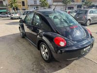 Usata VW New Beetle 102 CV (75 kW) 2009 Nero Utilitaria