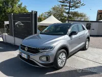 Usata VW T-Roc Style 116 CV (85 kW) 2024 Grigio SUV
