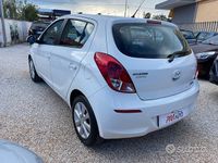 Usata Hyundai i20 75 CV (55 kW) 2012 Bianco Utilitaria