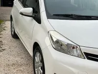 Usata Toyota Yaris 69 CV (50 kW) 2012 Bianco Utilitaria