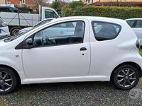 Usata Toyota Aygo Connect Style 68 CV (50 kW) 2011 Bianco Utilitaria