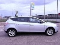 Usado Lancia Delta 120 CV (88 kW) 2011 Gris Utilitario
