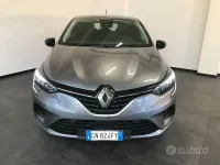 Usata Renault Clio V Equilibre 101 CV (74 kW) 2023 Grigio Berlina
