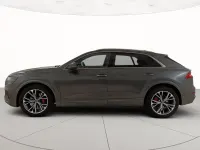 Usata Audi Q8 Sport 231 CV (169 kW) 2022 Grigio daytona perlato SUV
