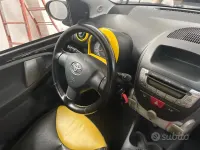 Second-hand Toyota Aygo 68 CP (50 kW) 2010 Negru Hatchback