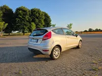 Usata Ford Fiesta 60 CV (44 kW) 2011 Argento Berlina